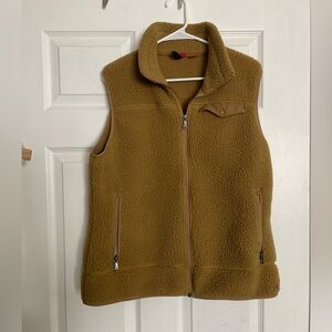 Eastern Mountain Sports XL Khaki Tan Teddy Vest with Zipper Pockets